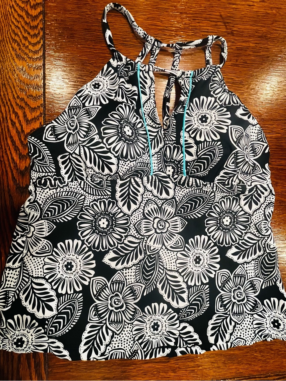 Black & White Floral Active Wear/Swim Tank with Keyhole.  M/L